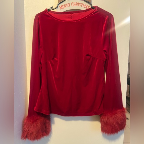 NWT Velvet long-sleeve top w/faux-fur cuffs. Pit to pit 18 inches (stretches) ❤️ - Picture 2 of 4